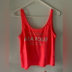 pink tank top with french saying